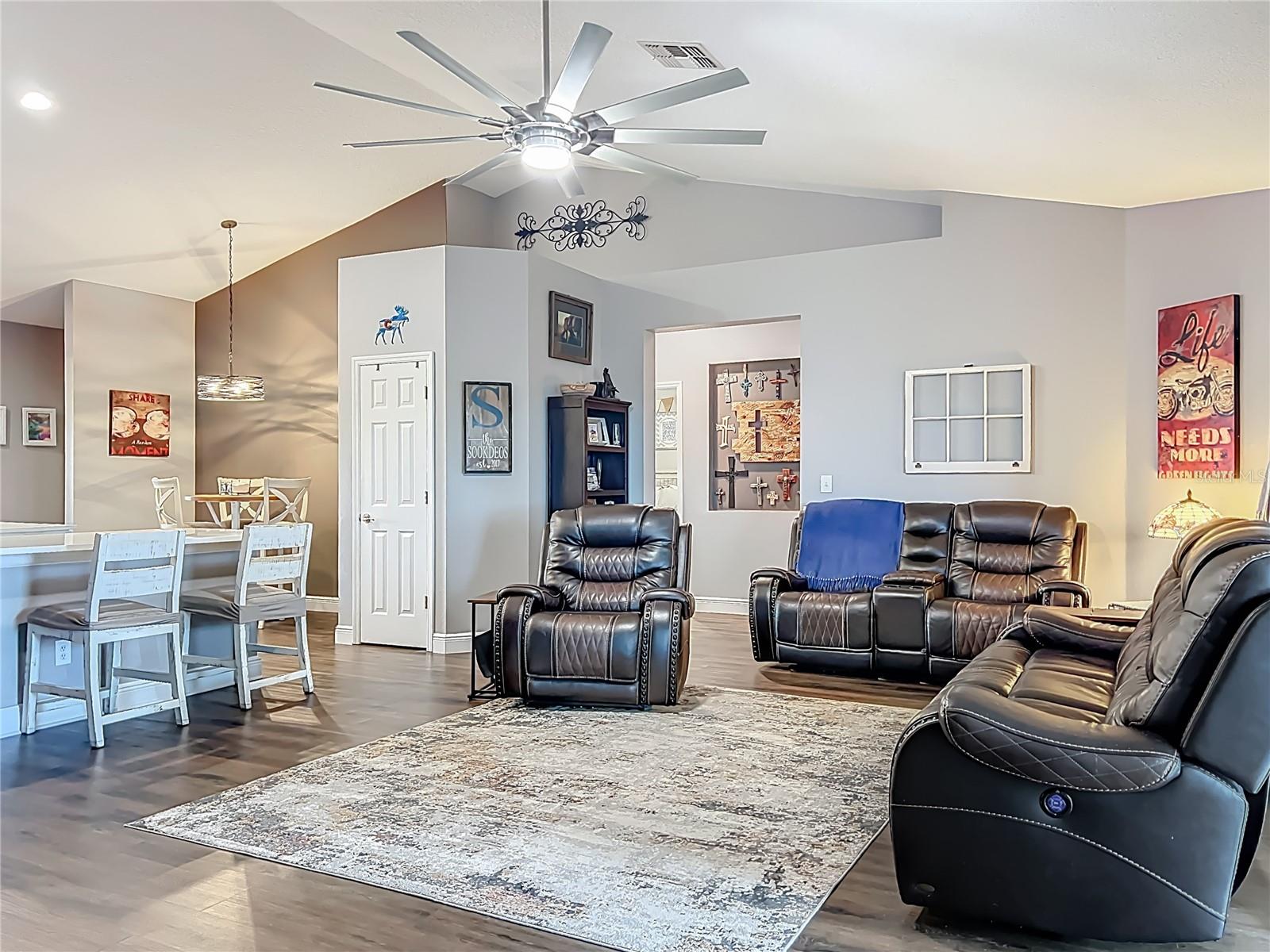 Image 19 of 71 For 135 Blackstone Creek Rd