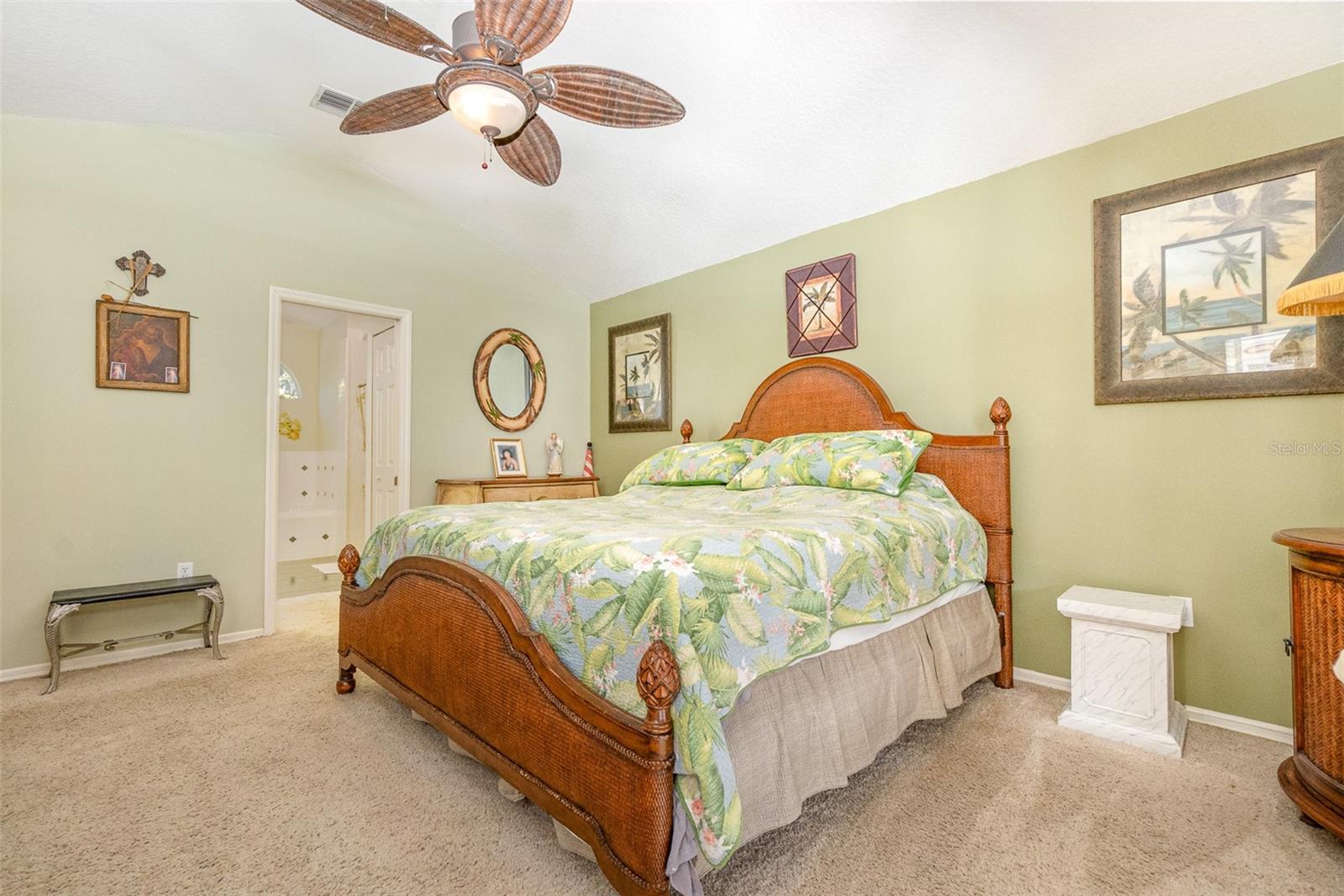 Image 17 of 41 For 16730 Beauclaire Court