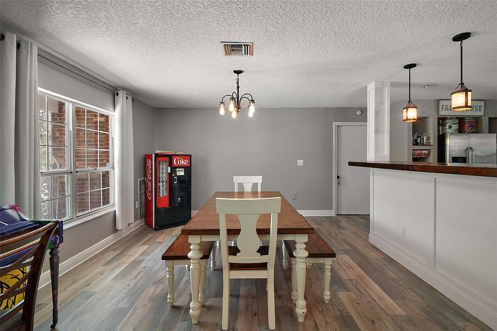 Image 14 of 37 For 705 Summit Court