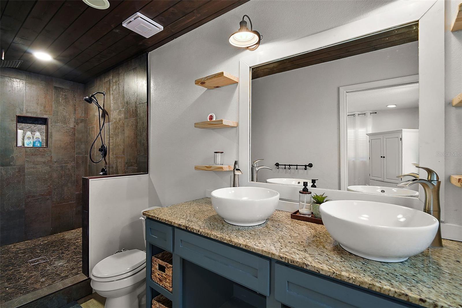 Image 17 of 37 For 705 Summit Court