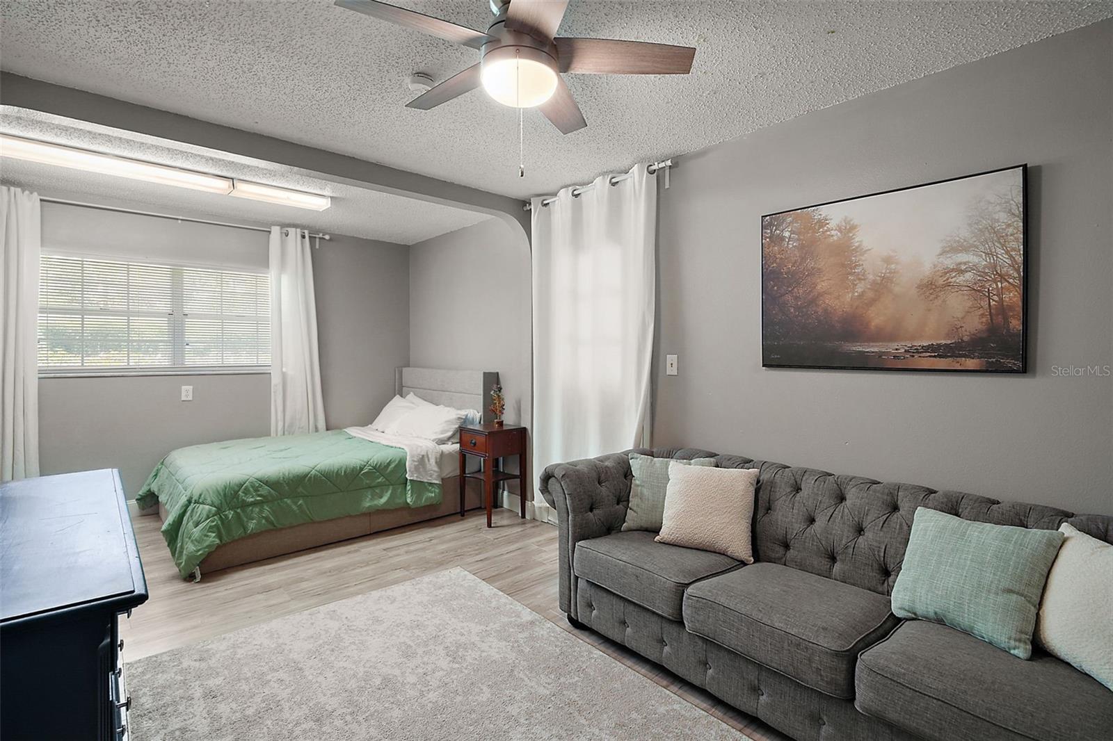 Image 18 of 37 For 705 Summit Court