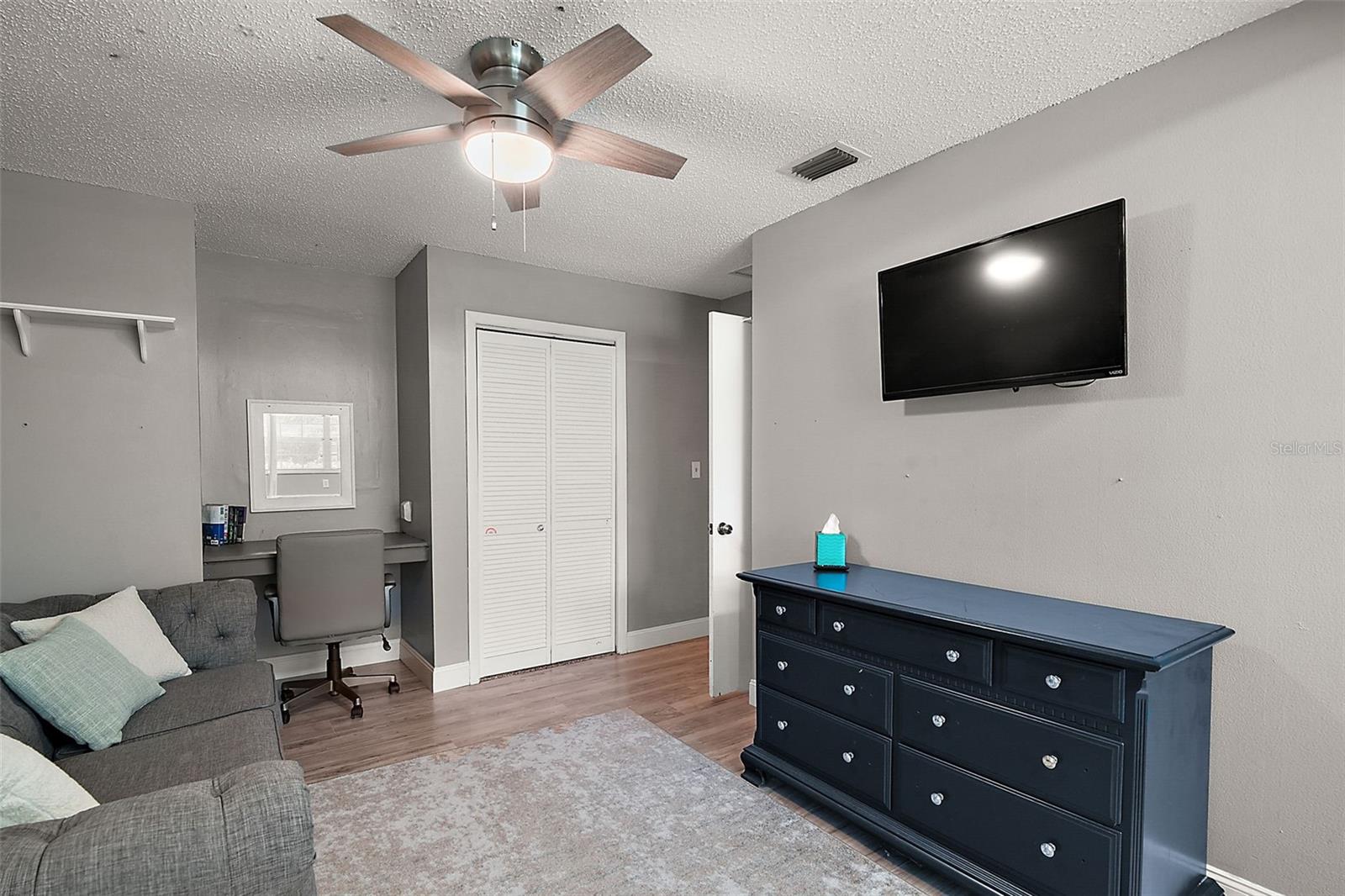 Image 20 of 37 For 705 Summit Court