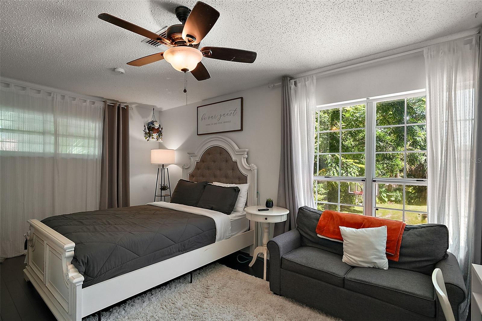 Image 22 of 37 For 705 Summit Court