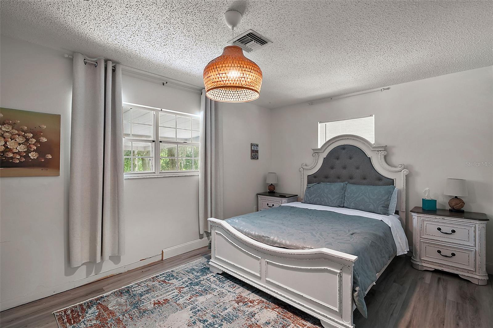 Image 23 of 37 For 705 Summit Court