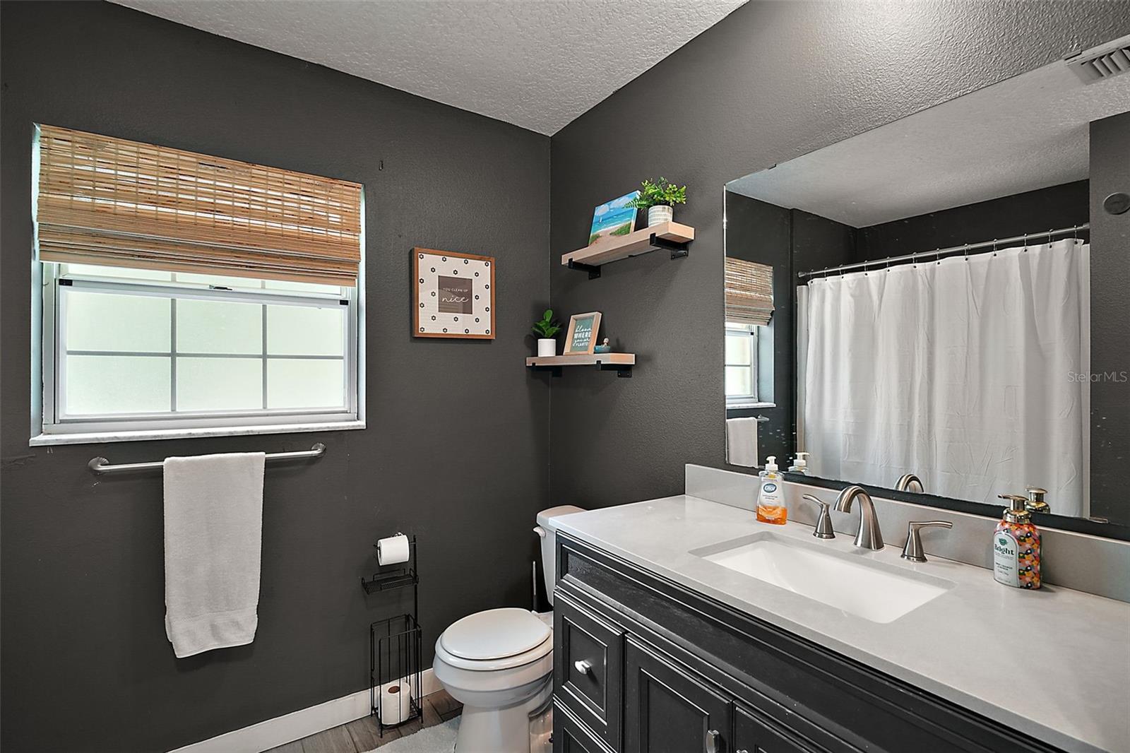 Image 24 of 37 For 705 Summit Court