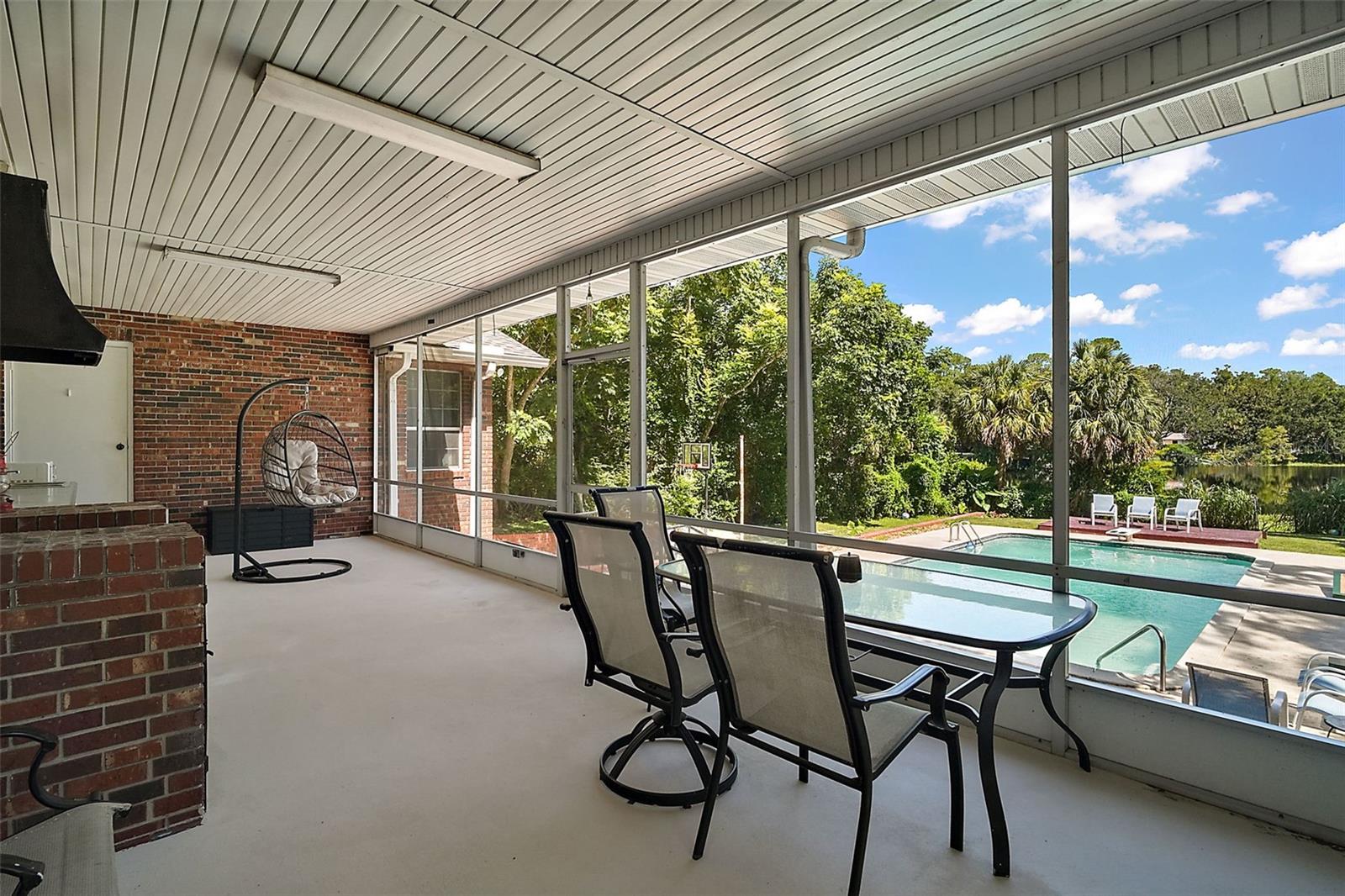 Image 25 of 37 For 705 Summit Court