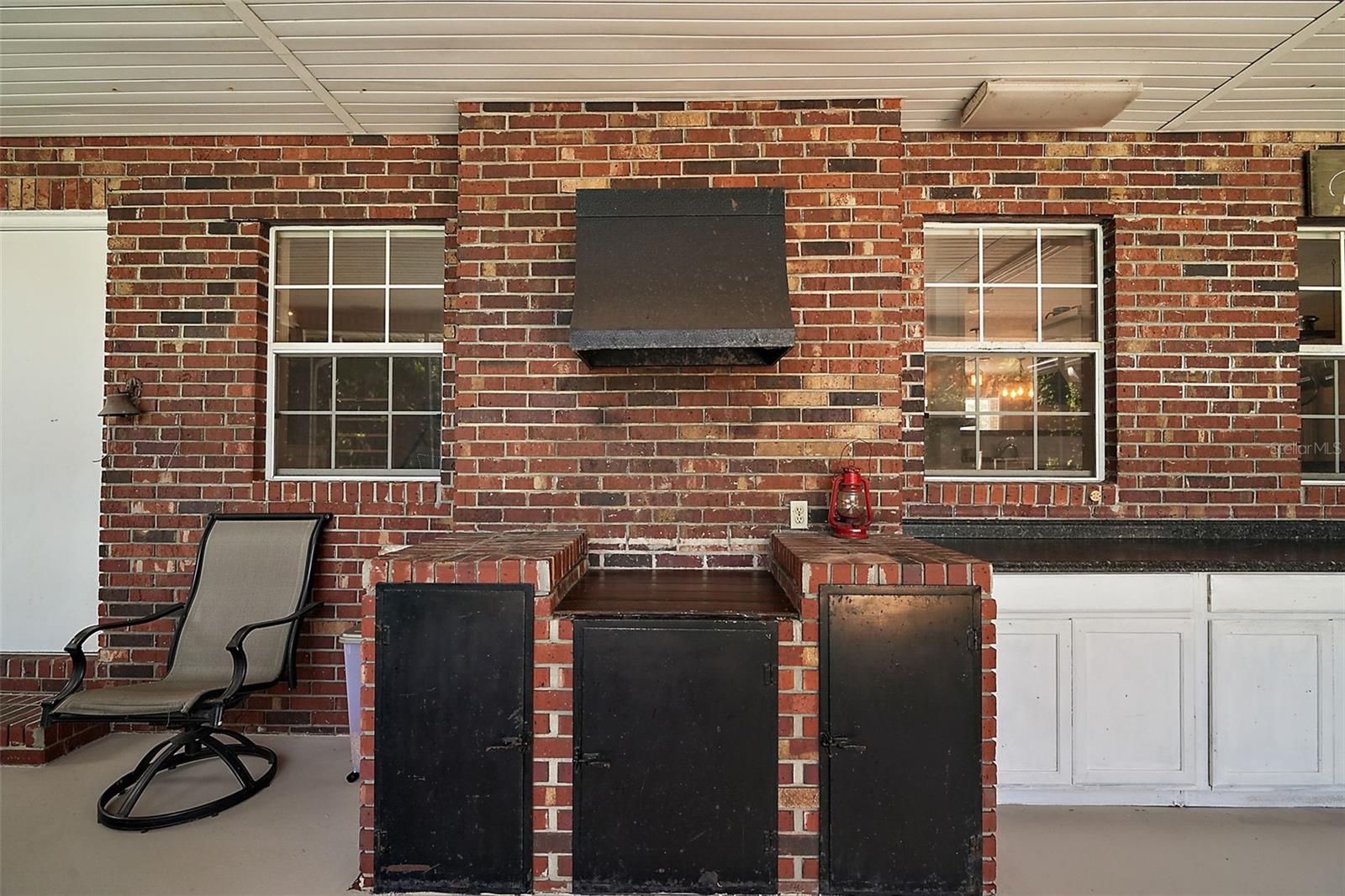 Image 26 of 37 For 705 Summit Court