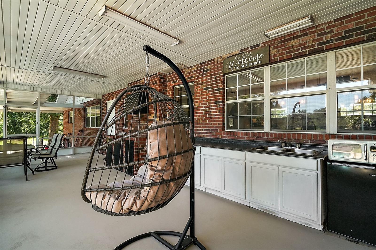 Image 27 of 37 For 705 Summit Court