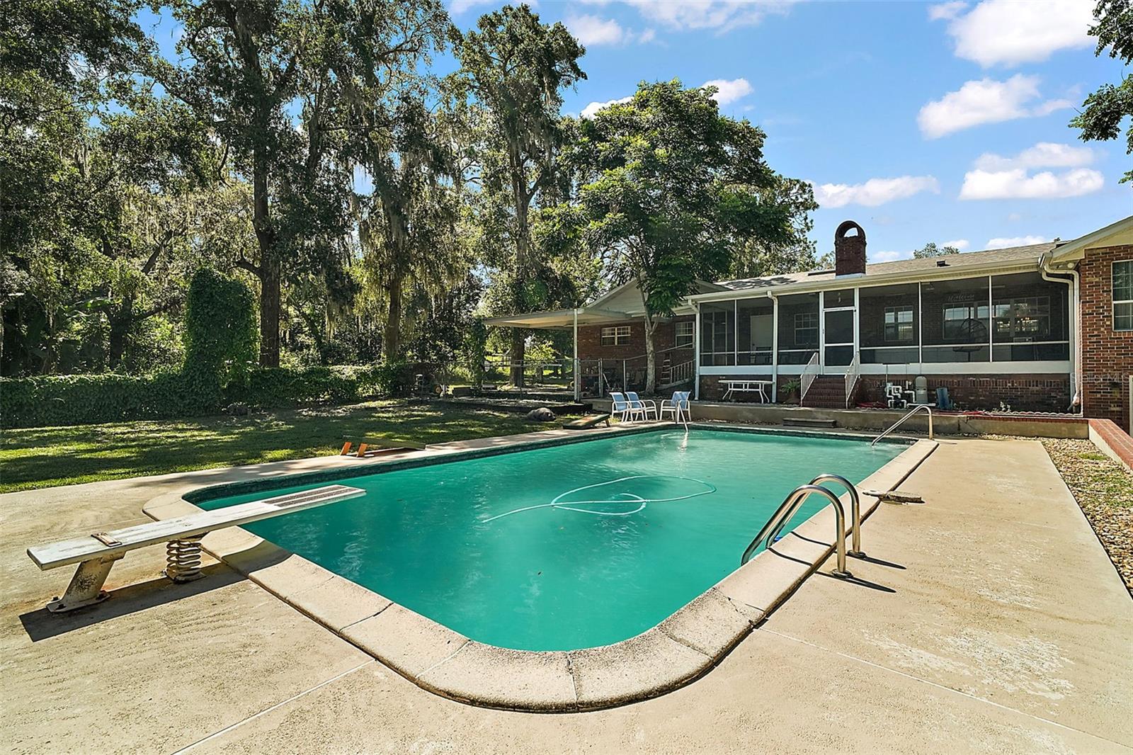 Image 30 of 37 For 705 Summit Court