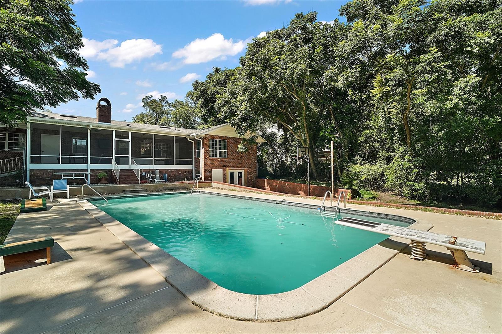 Image 31 of 37 For 705 Summit Court