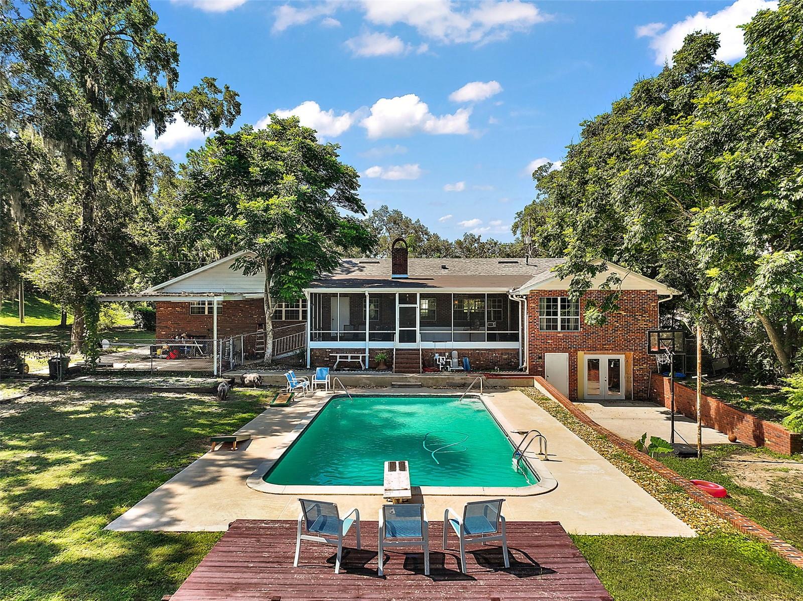 Image 32 of 37 For 705 Summit Court