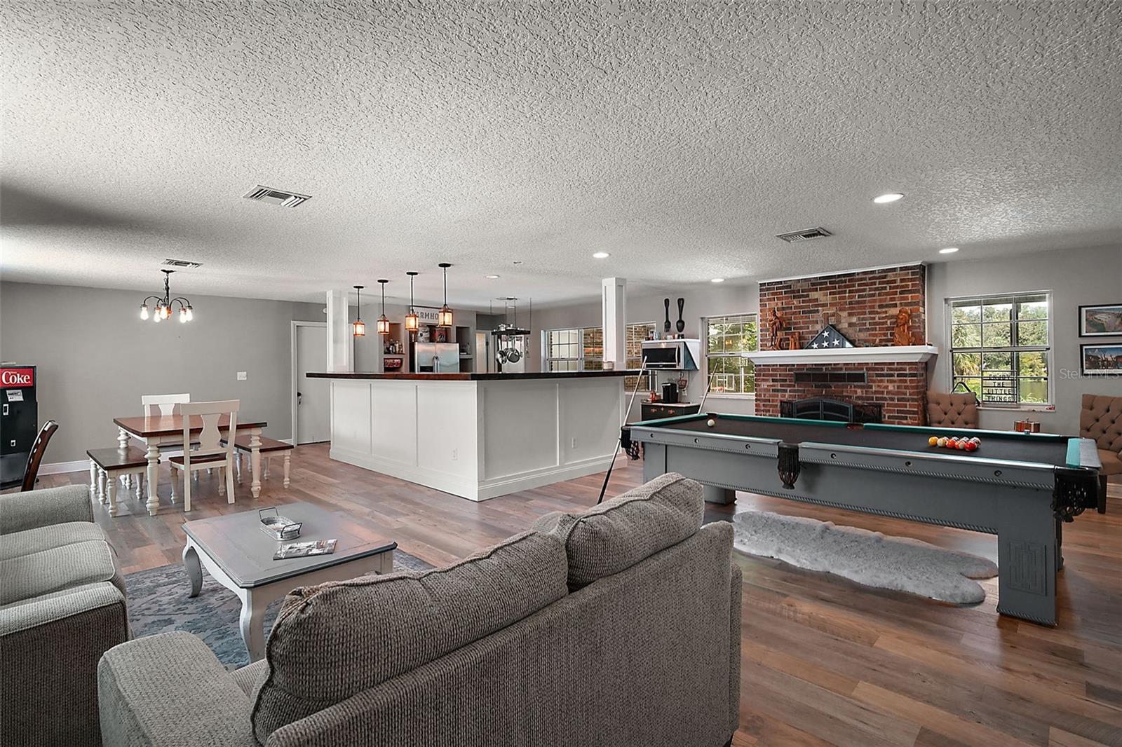 Image 9 of 37 For 705 Summit Court