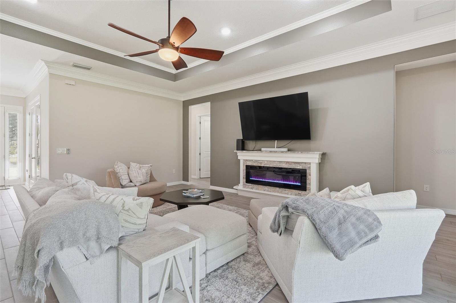 Image 26 of 47 For 14692 Green Valley Boulevard