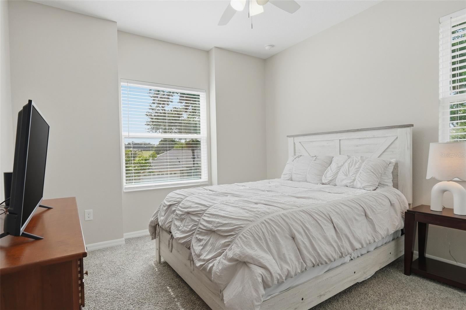 Image 27 of 47 For 14692 Green Valley Boulevard