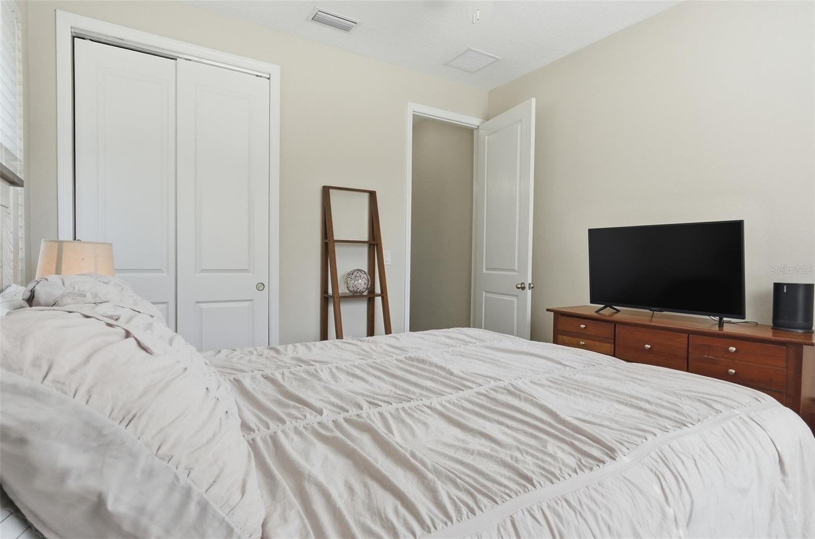 Image 28 of 47 For 14692 Green Valley Boulevard