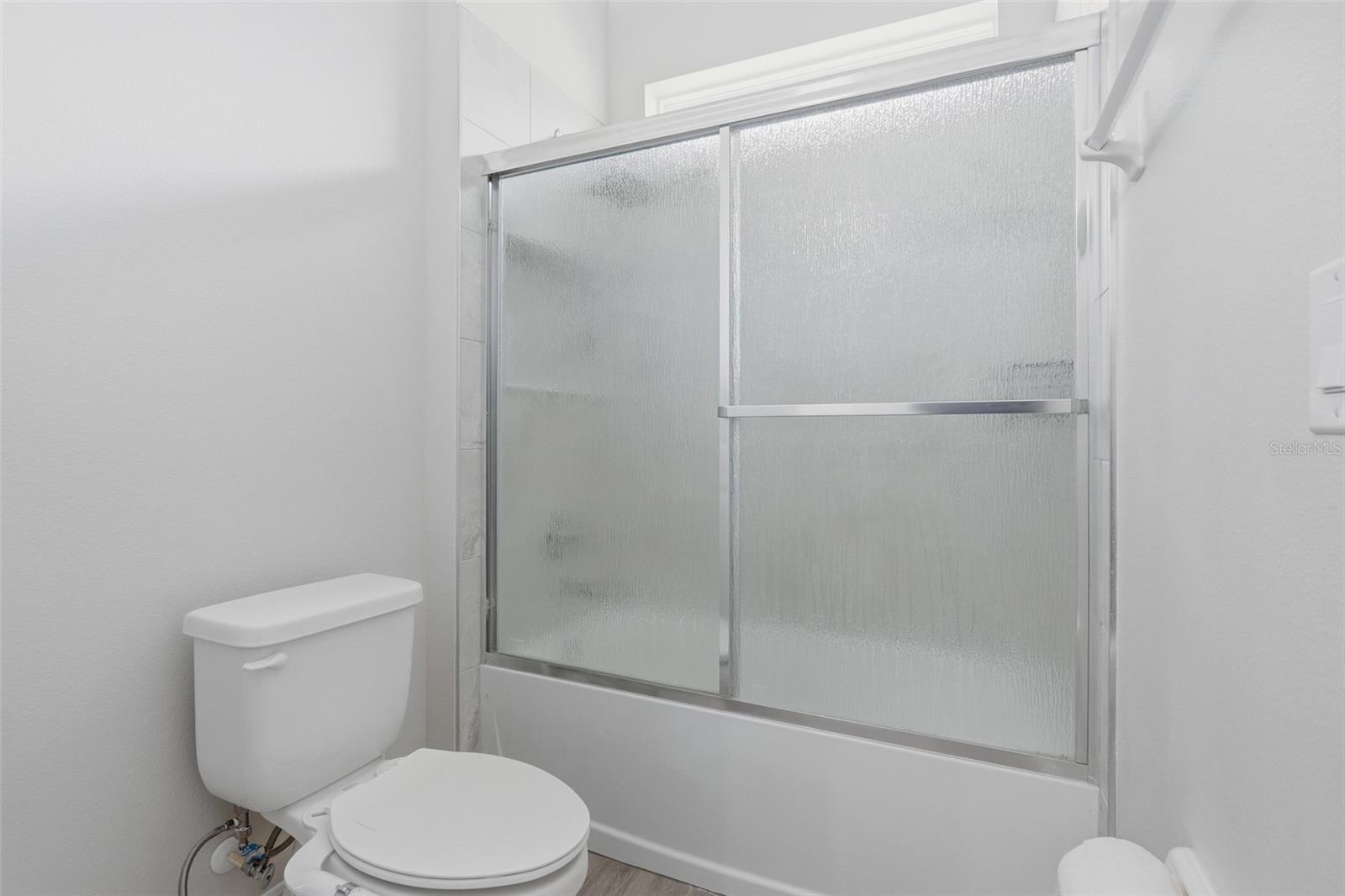 Image 33 of 47 For 14692 Green Valley Boulevard