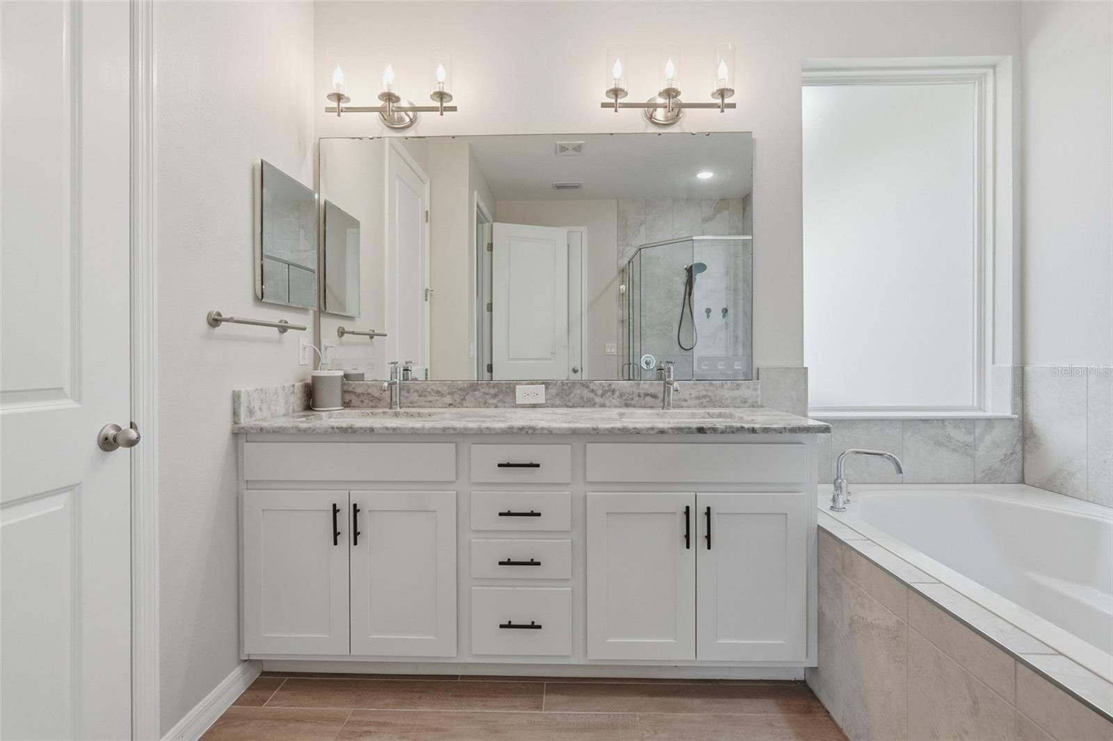 Image 37 of 47 For 14692 Green Valley Boulevard