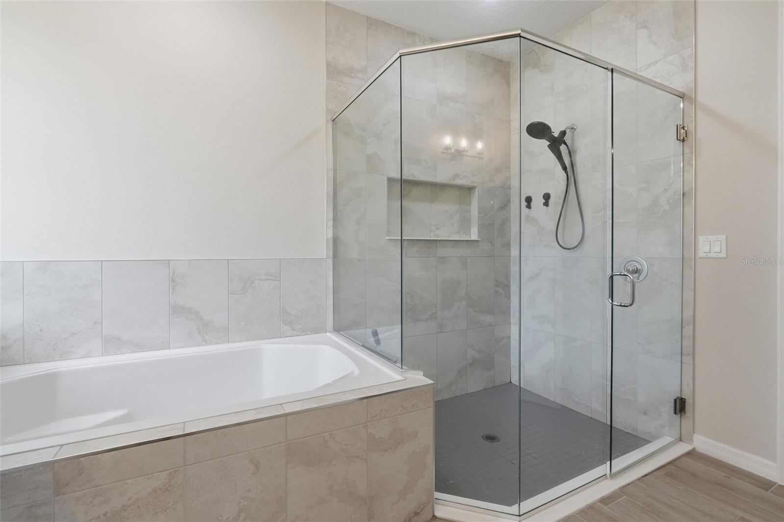 Image 38 of 47 For 14692 Green Valley Boulevard