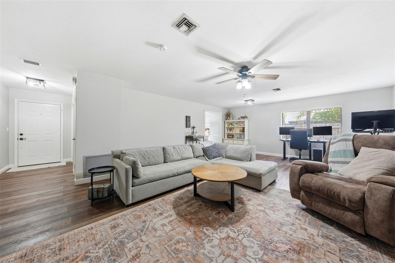 Image 10 of 45 For 923 Park Drive