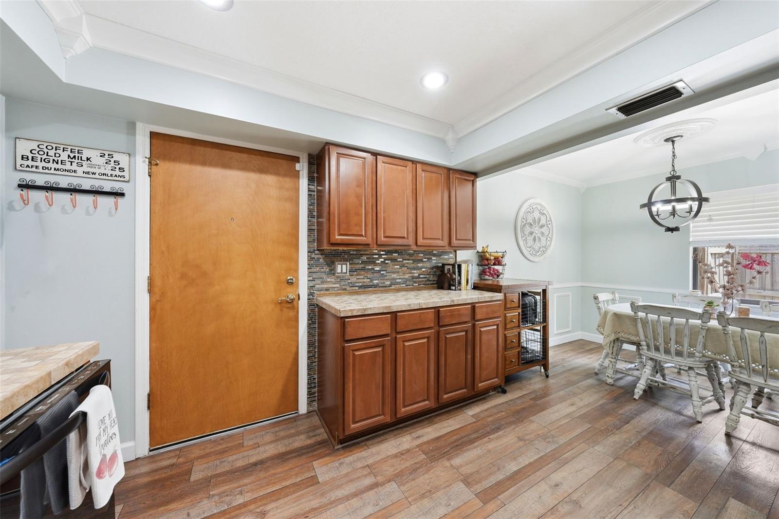 Image 13 of 45 For 923 Park Drive