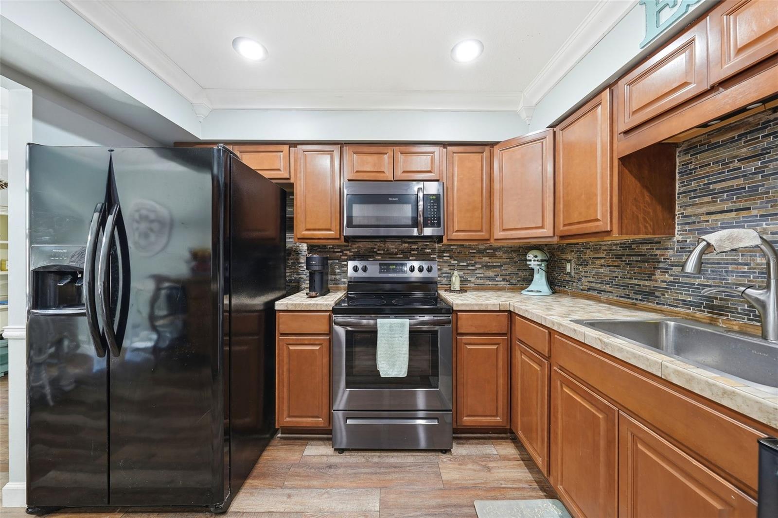 Image 14 of 45 For 923 Park Drive