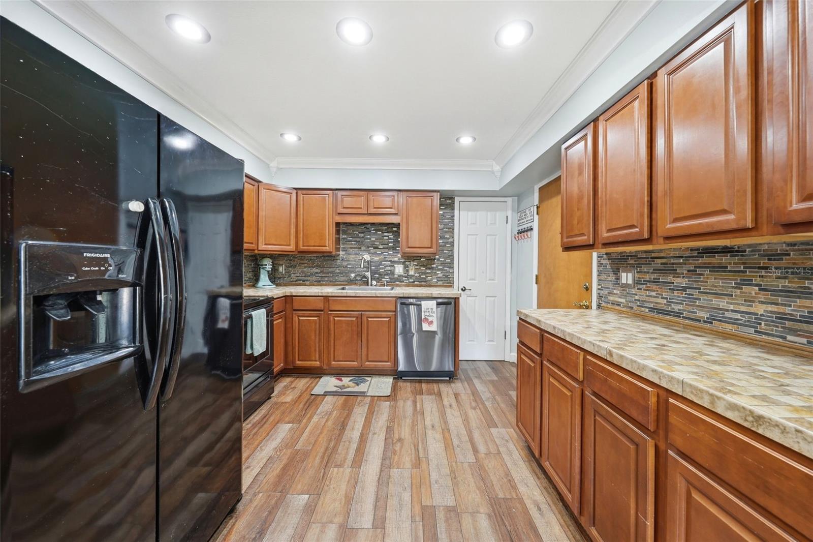 Image 15 of 45 For 923 Park Drive