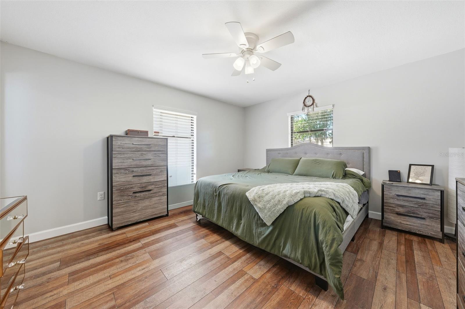 Image 16 of 45 For 923 Park Drive