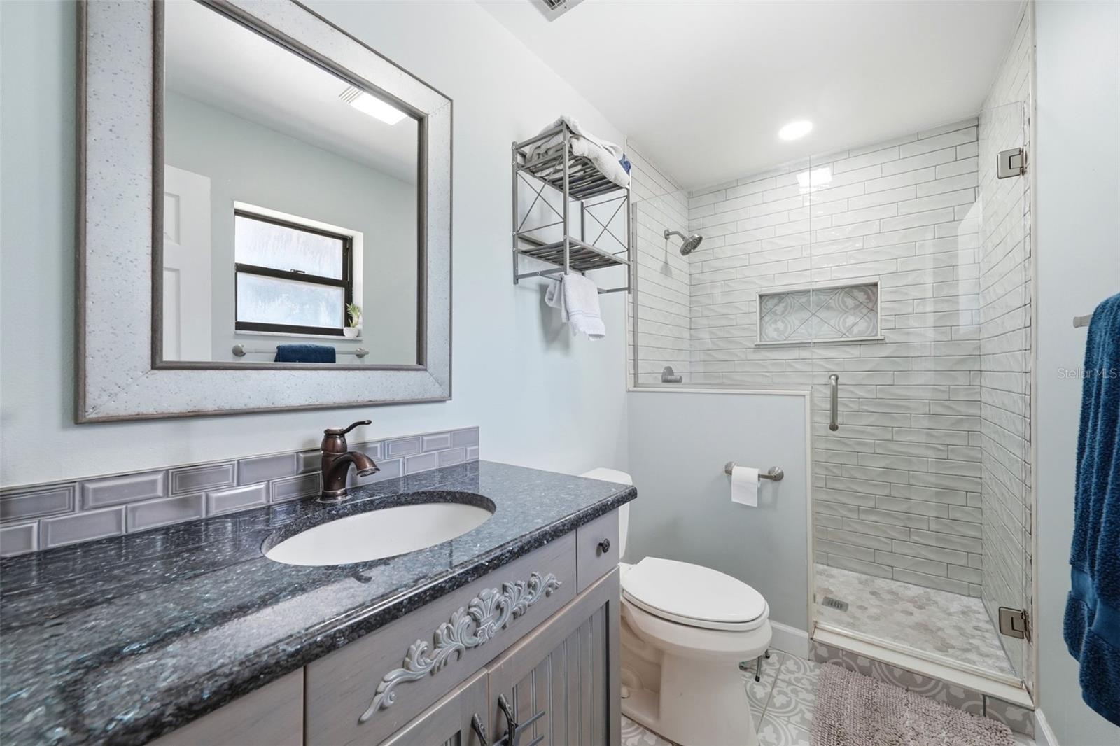 Image 18 of 45 For 923 Park Drive