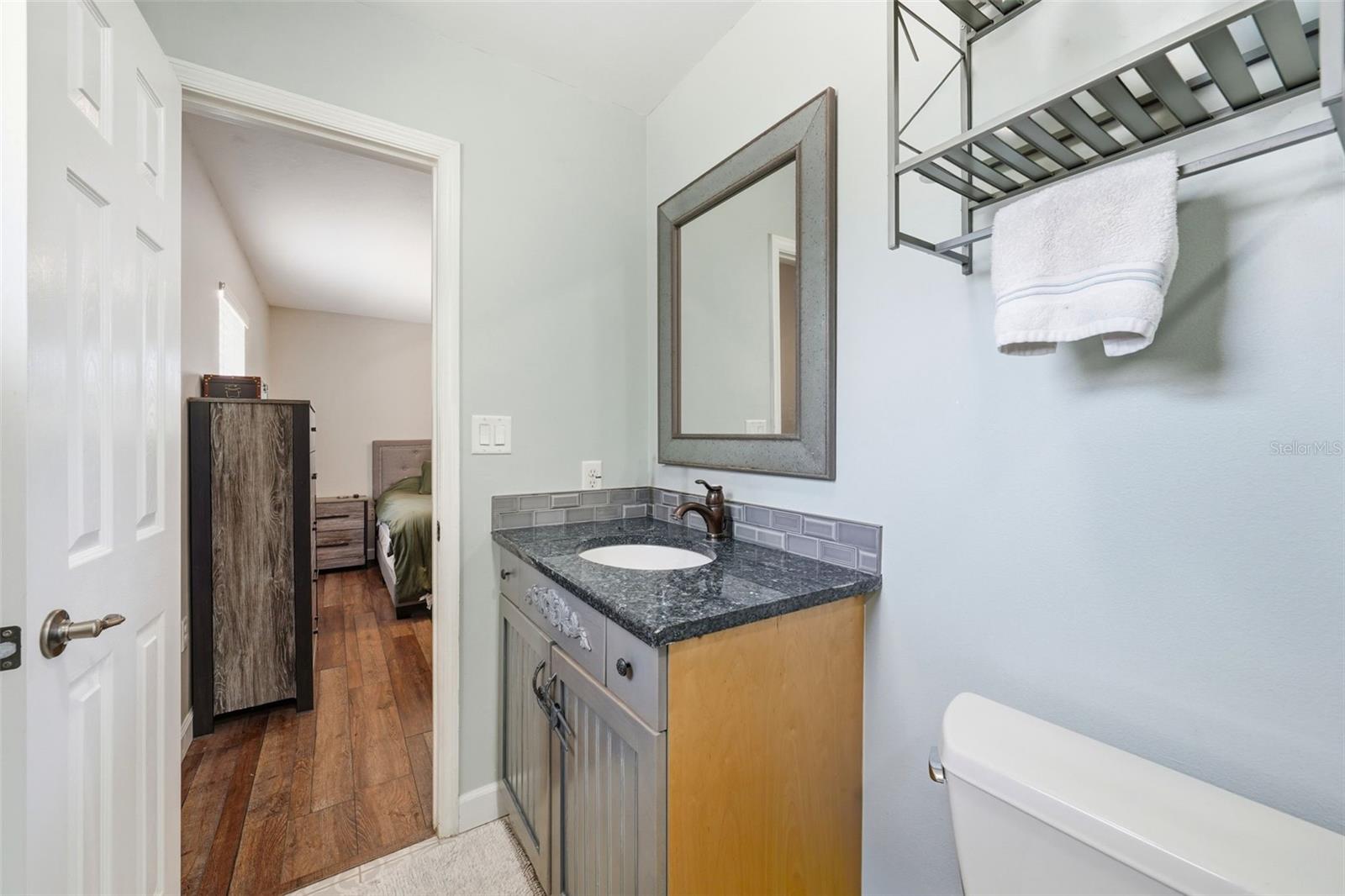 Image 19 of 45 For 923 Park Drive