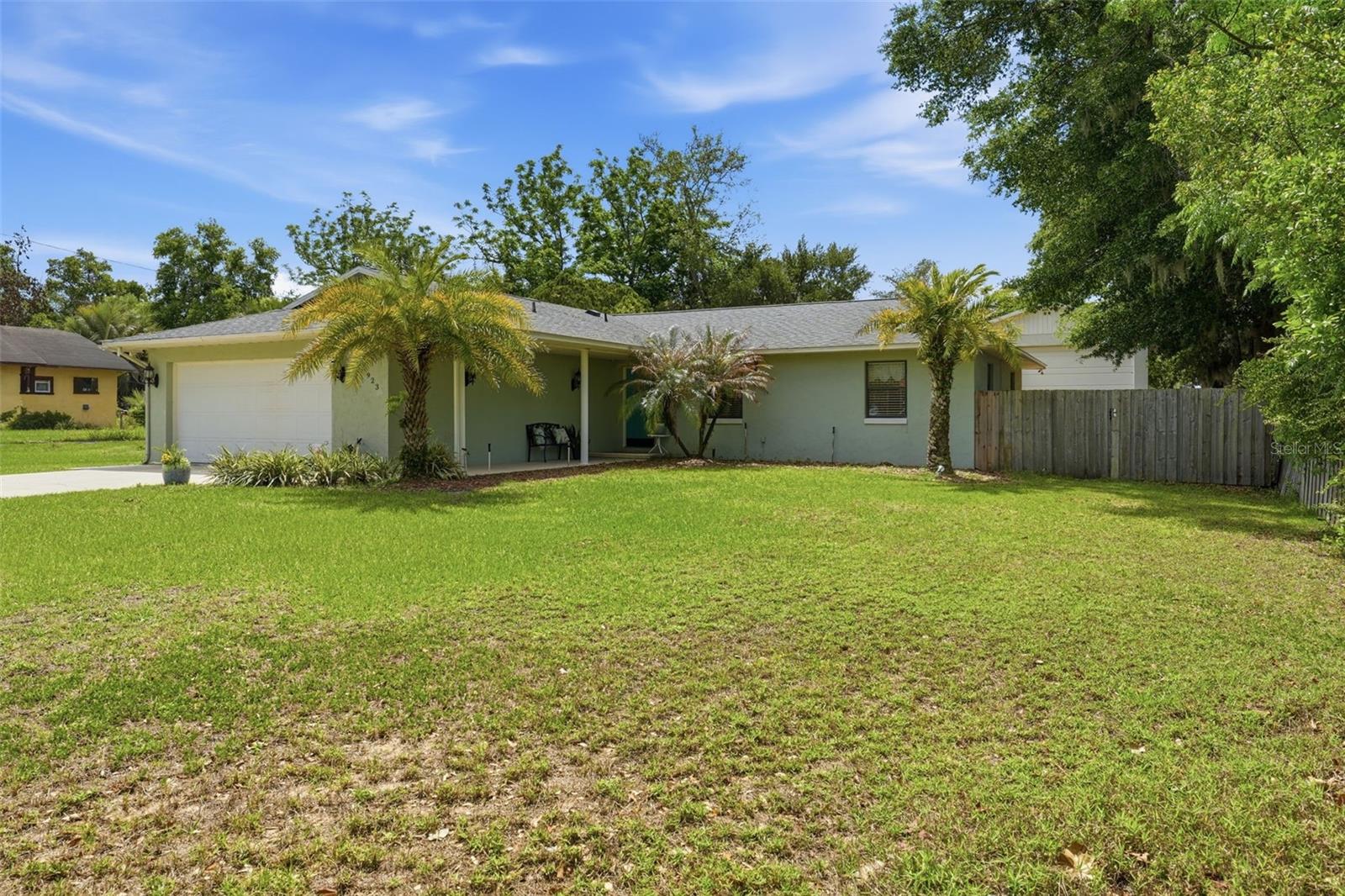 Image 2 of 45 For 923 Park Drive