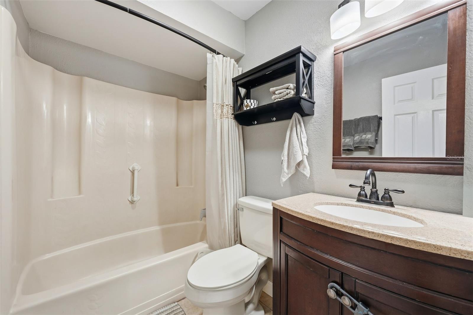 Image 23 of 45 For 923 Park Drive