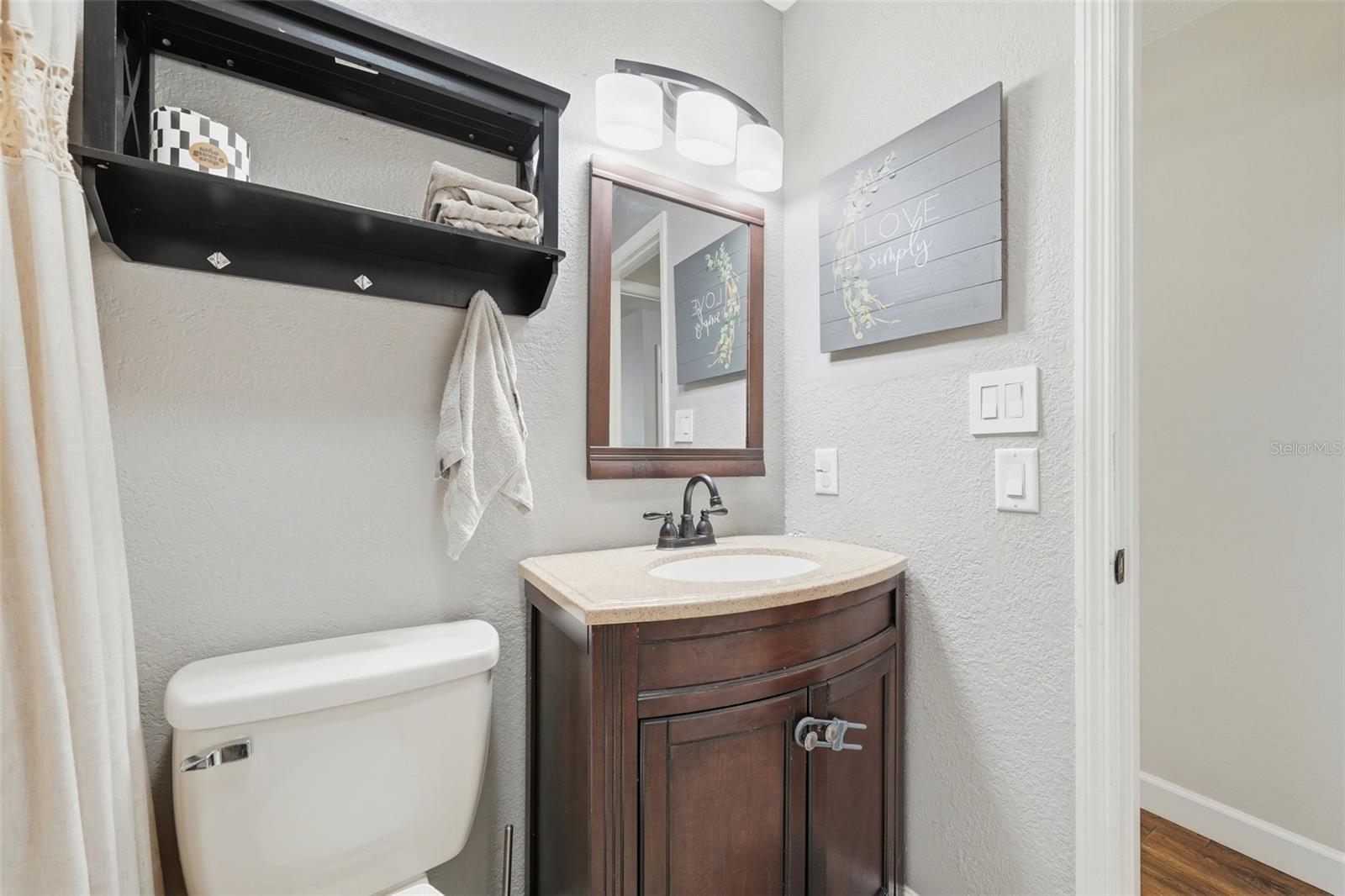 Image 24 of 45 For 923 Park Drive