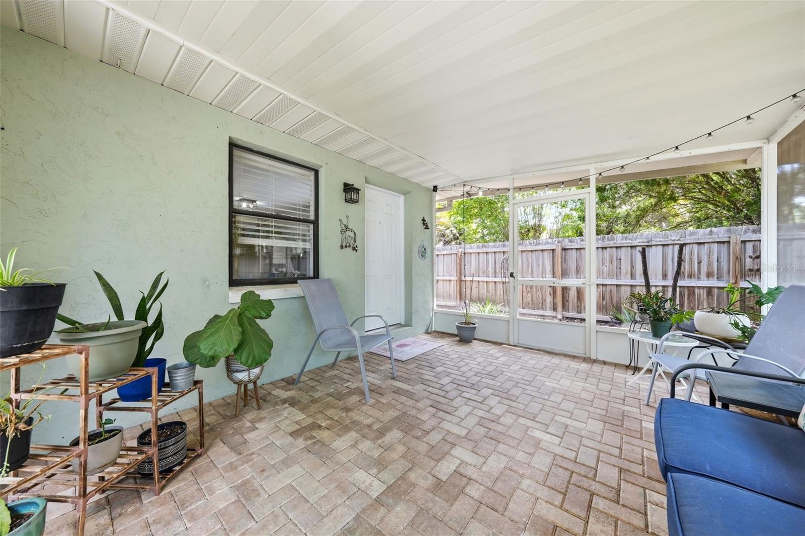 Image 28 of 45 For 923 Park Drive