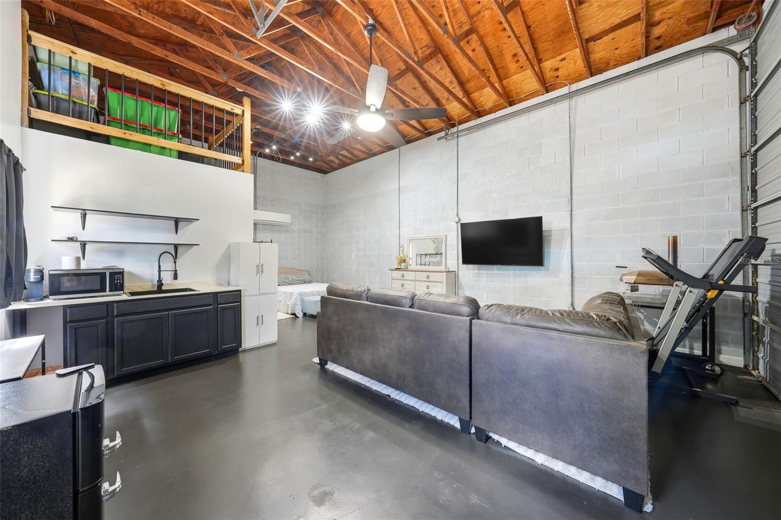 Image 33 of 45 For 923 Park Drive