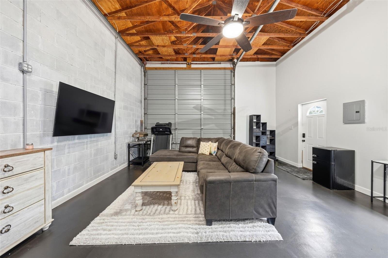 Image 34 of 45 For 923 Park Drive