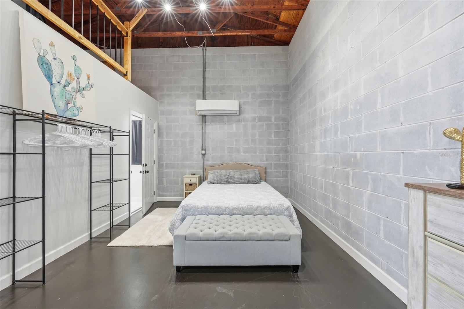 Image 36 of 45 For 923 Park Drive