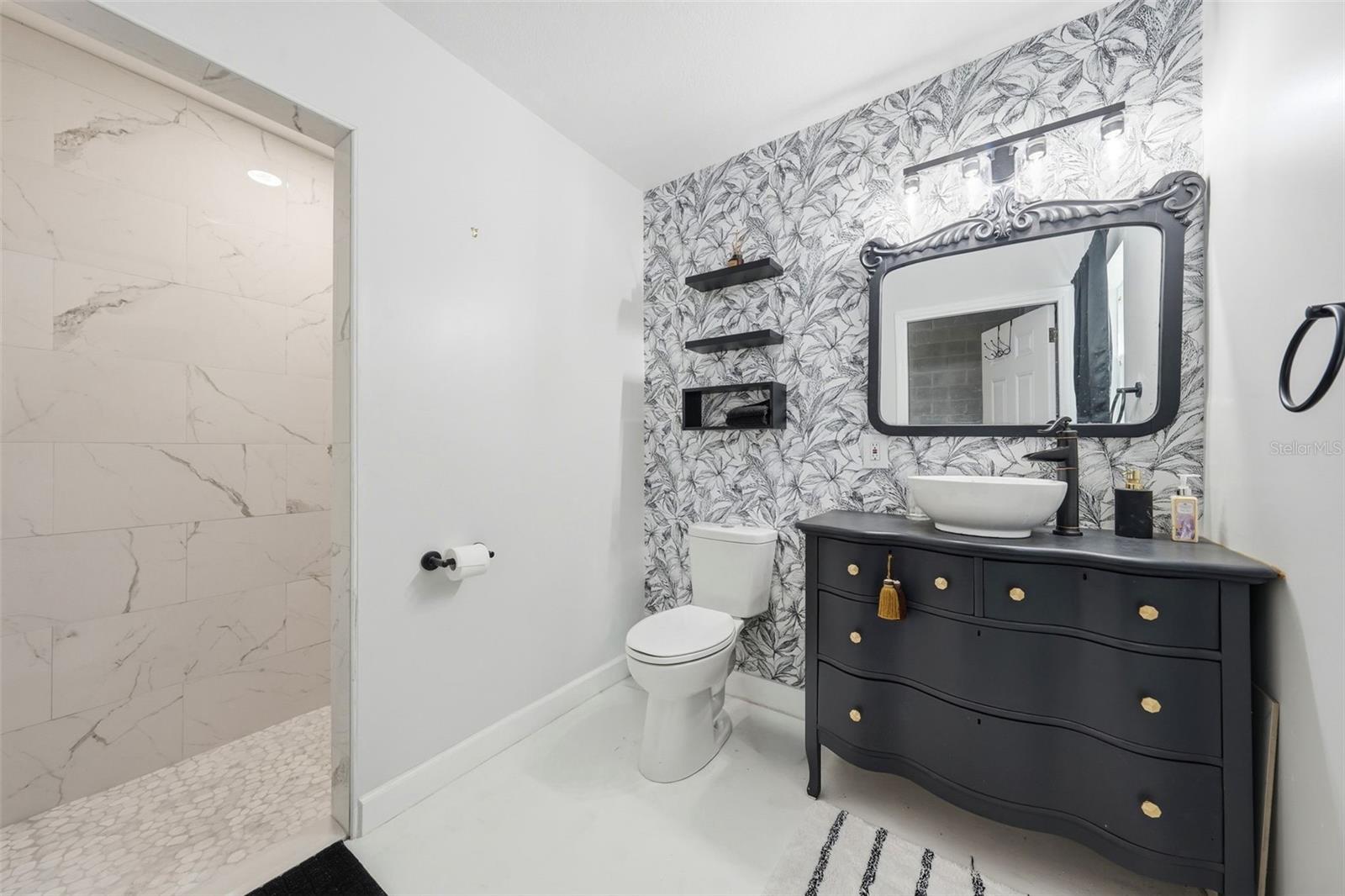 Image 37 of 45 For 923 Park Drive