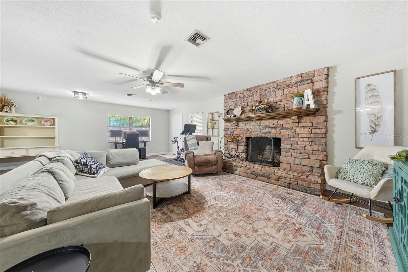 Image 8 of 45 For 923 Park Drive