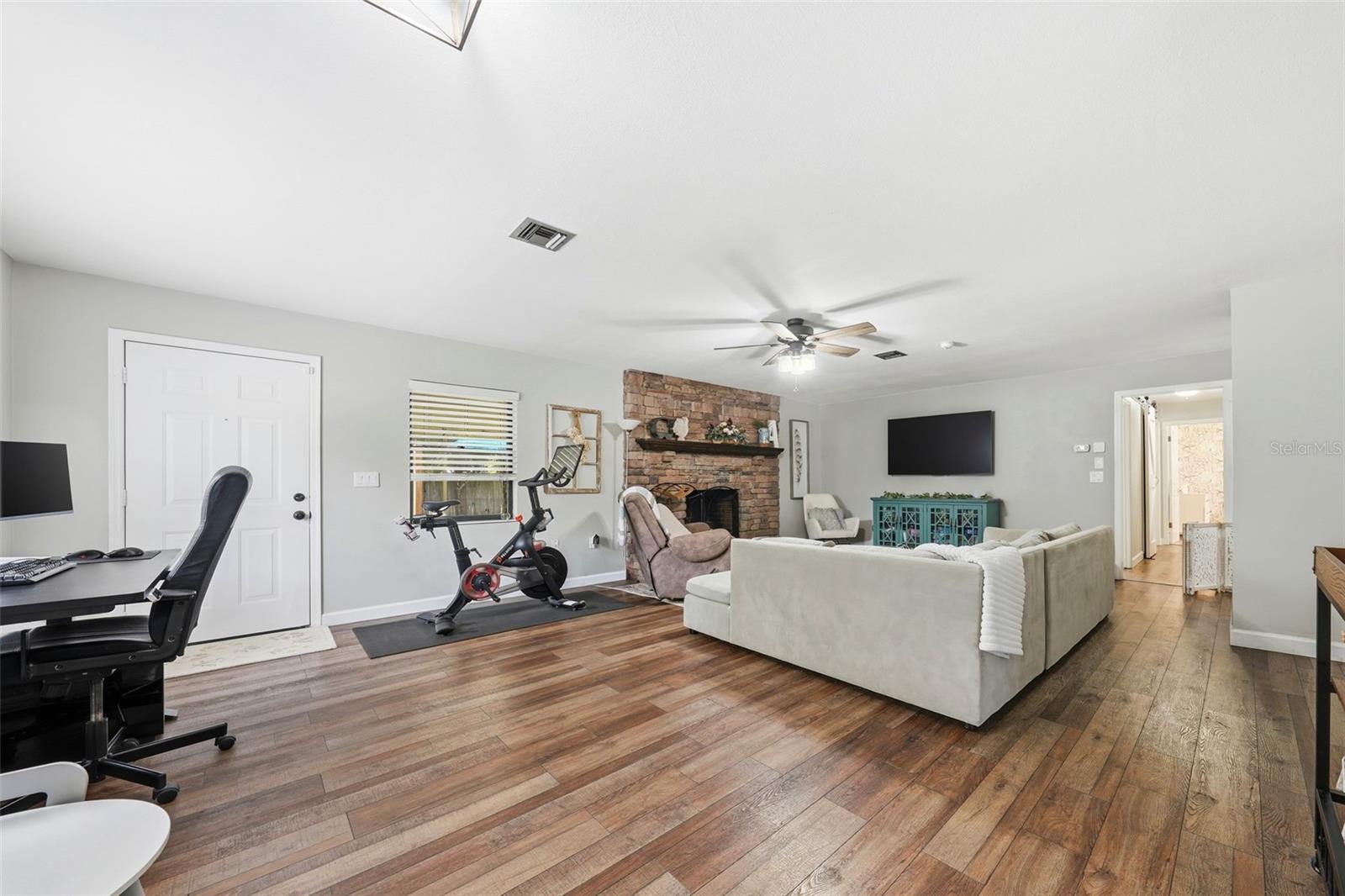 Image 9 of 45 For 923 Park Drive