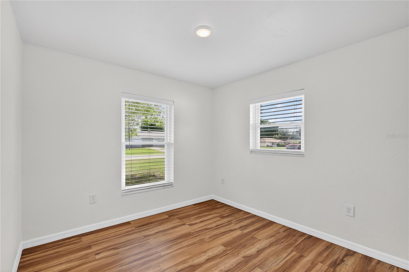 Image 11 of 32 For 36315 Stratford Court