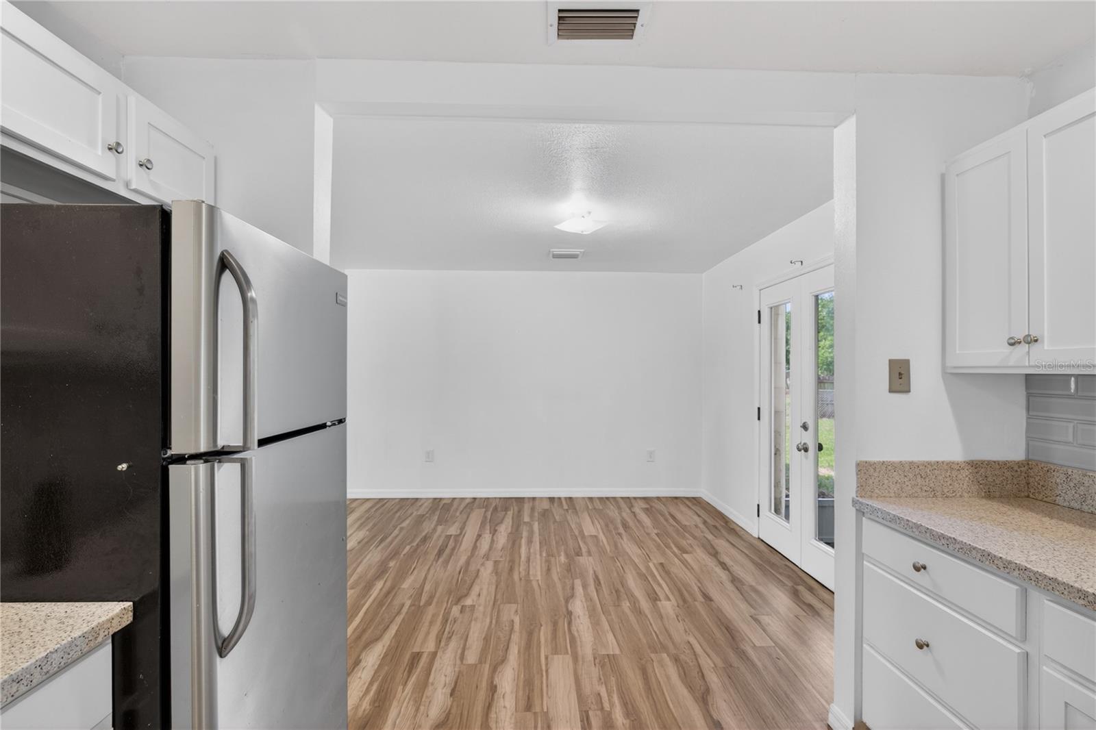 Image 23 of 32 For 36315 Stratford Court