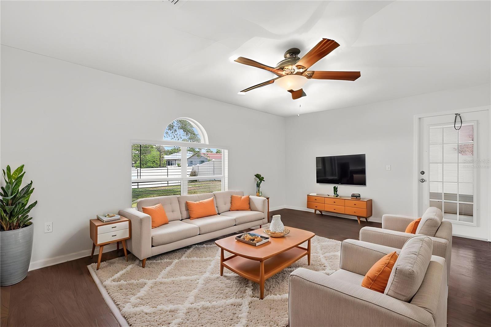 Image 14 of 43 For 2209 Jennah Circle