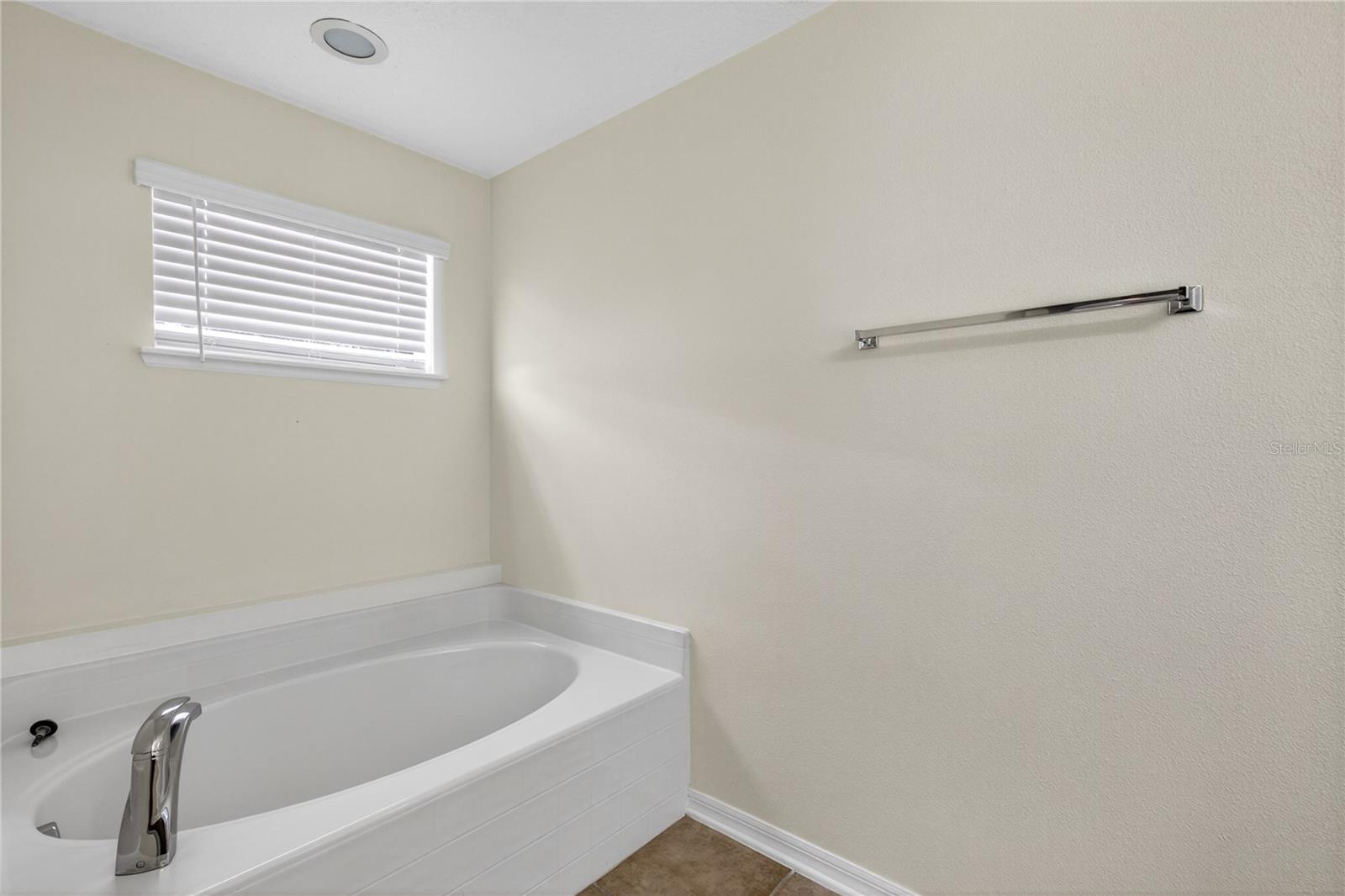 Image 34 of 43 For 2209 Jennah Circle