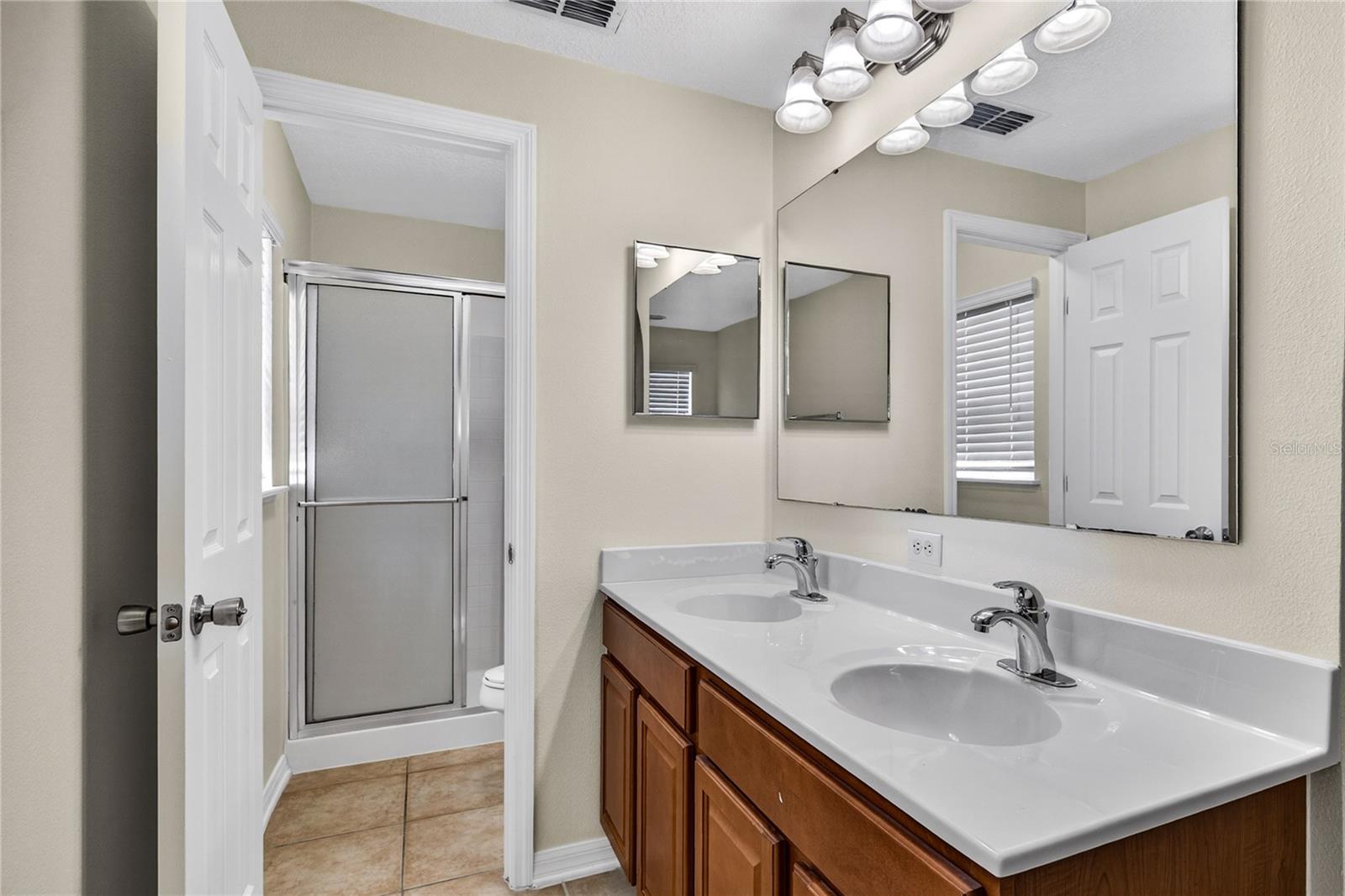 Image 35 of 43 For 2209 Jennah Circle