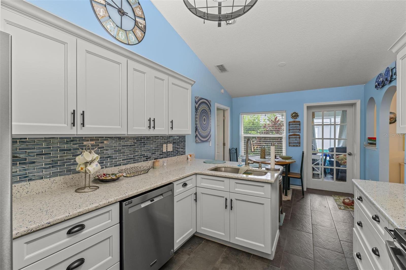 Image 13 of 58 For 11218 Fountain Lake Boulevard