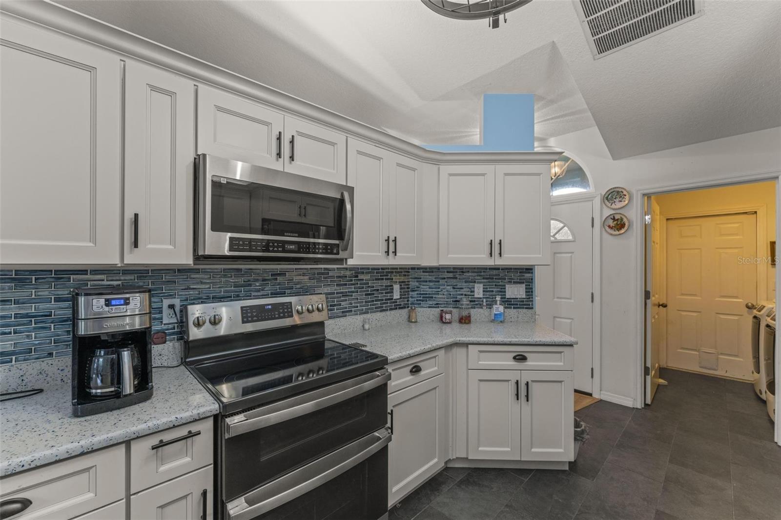 Image 16 of 58 For 11218 Fountain Lake Boulevard