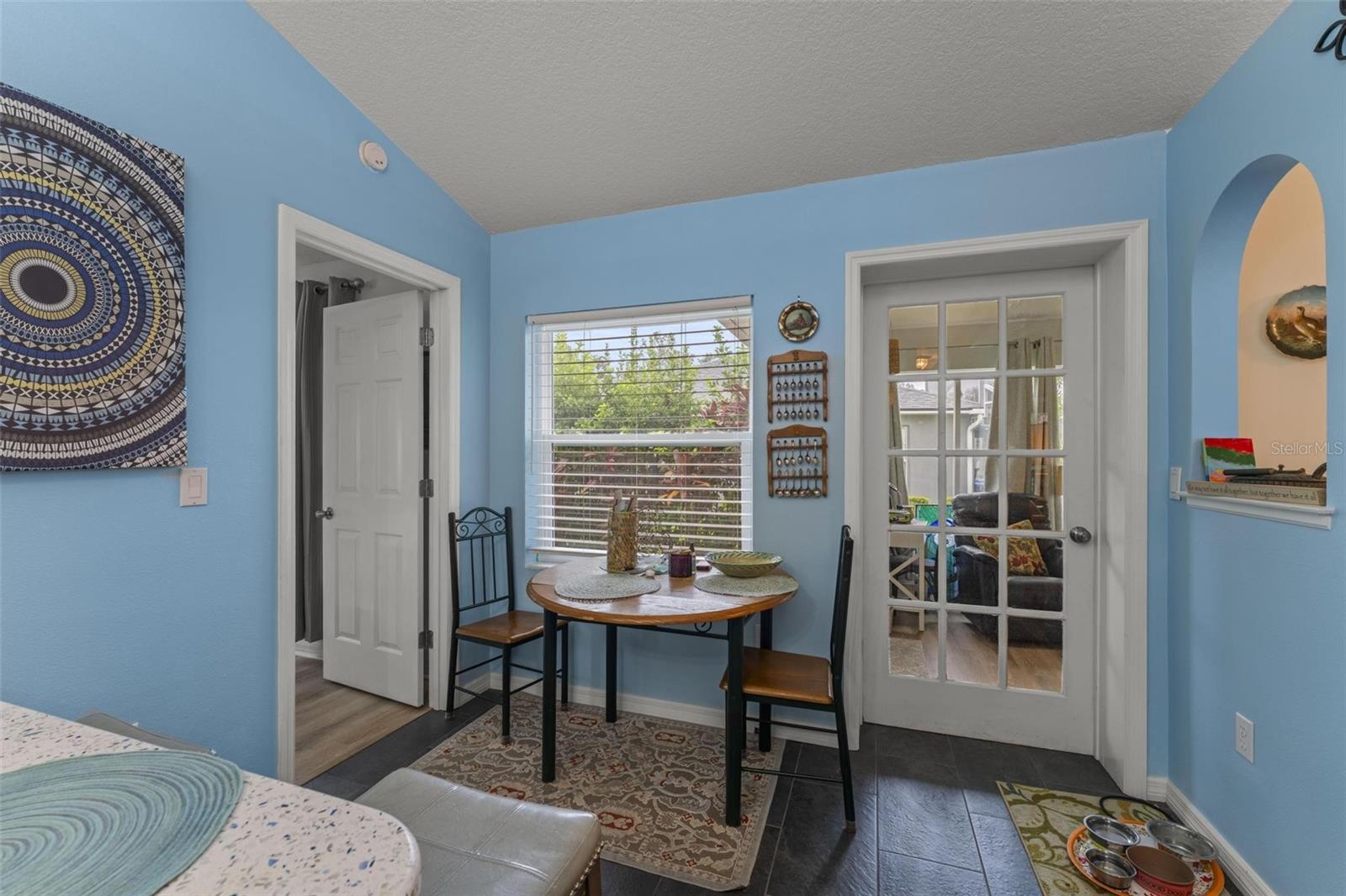 Image 17 of 58 For 11218 Fountain Lake Boulevard