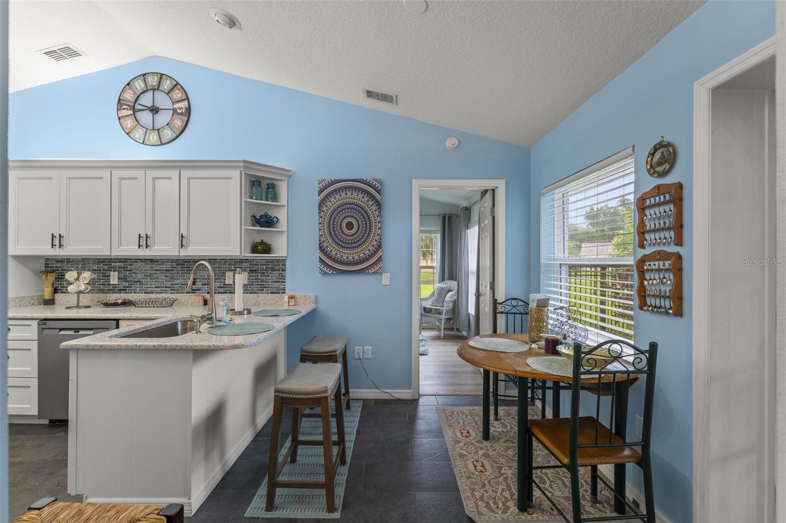 Image 18 of 58 For 11218 Fountain Lake Boulevard