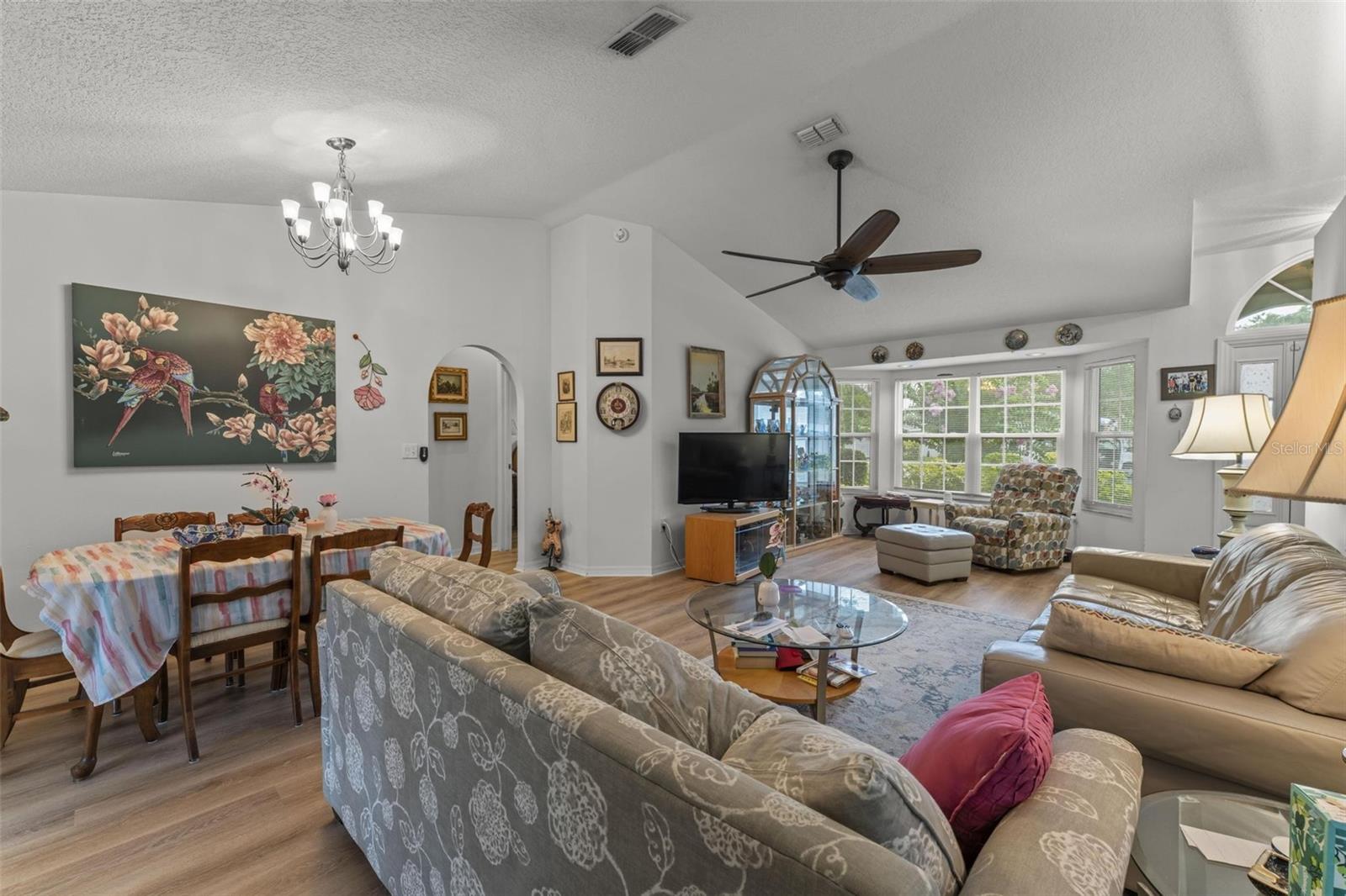 Image 9 of 58 For 11218 Fountain Lake Boulevard