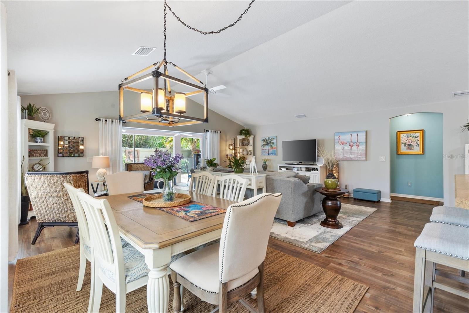 Image 11 of 39 For 2334 Rose Arbor Street